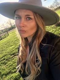 Ashley Feathers's Instagram, Twitter & Facebook