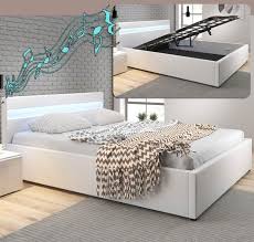 No tienes por qué, pero, si te gustan, un dormitorio de gran tamaño es perfecto para añadir un gran cabecero de cama que presida la cama y espero que estas ideas para decorar dormitorios grandes de matrimonio te hayan servido de inspiración y ayuda, y si no es así, me. Camas De Matrimonio Sin Colchon Camas Matrimonio Baratas