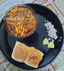 The bold flavors of this peppery dish are accentuated with a dash of lemon, packing in an explosion of flavors in every bite. Lockdown Cooking Misal Pav Rishika H Powany