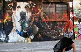 Ο Λουκάνικος έγινε γκράφιτι στου Ψυρρή | Ιστορίες Αδέσποτων