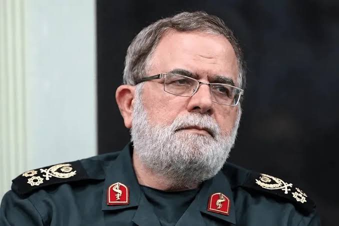 ایزدی: کنترل تنگه هرمز در اختیار ایران است