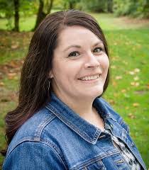 Dori Lee's Instagram, Twitter & Facebook