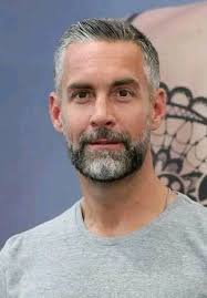 Welcome to Romantics! A community of hopeless romantics, where we share  love quotes, relationship advice and help each other. Ask your questions  and invite your friends to be a part of our