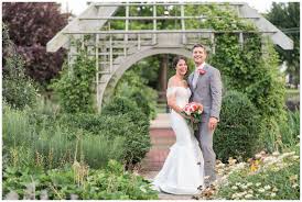 June Wedding At The Wells Barn Columbus Ohio Franklin Park Conservatory Wedding Ide Ohio Wedding Venues Columbus Ohio Wedding Venues Ohio Wedding Photographer