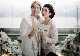 Home » baju batik » 21+ koleksi baju pengantin adat jawa … Inspirasi Look Pengantin Adat Jawa Ala Pasangan Selebriti Tanah Air Yukepo Com
