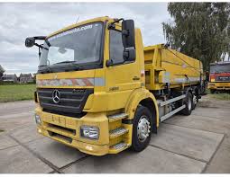 Mercedes Benz 2533LLNR-2004 Cab & Chassis Truck