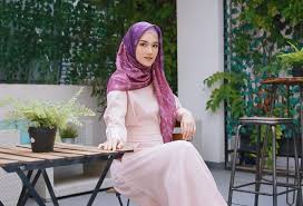 Sebenarnya bunga ros mempunyai pelbagai warna yg mengandungi maksud tersirat. Hijab Yang Cocok Untuk Baju Warna Peach