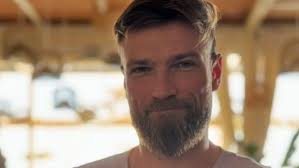 Andrew Wrona shaves his beard for Movember. Fans in shock