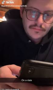 If you do not agree with a post, ignore it and move on. Woman Catches Her Rude Date Swiping On Bumble Through The Reflection In His Glasses Straightnewsonline Com