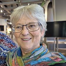 In December Amazwi said goodbye to librarian Petro Nhlapo. We wish her well  in her retirement. She will be missed.