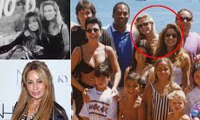 She was born in 1950s, in baby boomers generation. Faye Resnick S Tell All On Nicole Brown Simpson Detailed Their Night Of Lesbian Sex Daily Mail Online