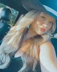 Happy Birthday(yesterday) to this beautiful girl😍 25 has never looked  better! Cheers to your birthday trip in Savannah this weekend🍻 I’m so  blessed to have you and I love you to the moon and back❤️