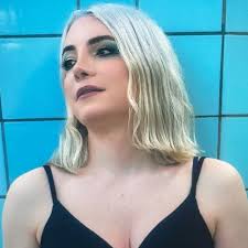 Stream biskuwi, Jyll, Sylvie Miles