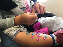 Freibetrag für kinder bei der einkommensteuer nach § 32 abs. Fliegen Mit Baby Und Kleinkind Wie Beschaftige Ich Mein Kind Im Flugzeug Any Working Mom