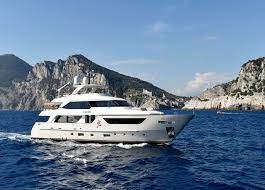 İlk tekne satın alınırken beklentiler yüksek olabilir bu nedenle hemen her alanda en iyisi olanı almak yerine kendi beğenilerinizi tarifleyip ihtiyaçlarınıza en uygun kayığı seçebilirsiniz. Tekne Almak Isteyenler Icin Altin Degerinde Bilgiler Yacht Life Travel