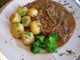 Zurcher Geschnetzeltes Zurich Style Veal Strips In Cream Sauce Recipe Food Com Recipe Veal Recipes German Cuisine Recipes