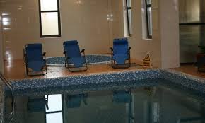 Promitem un sejur plăcut, relaxant, departe de agitația din centru, dar foarte aproape de cel mai modern ștrand. Jacuzzi Hotel Hyperion