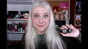 MAC COSMETICS GRUNGE GREEN LOOK