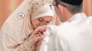 Suami hendaknya selalu berusaha menasehati dan meluruskan dengan cara yang baik dan bijak. 3 Kewajiban Istri Dalam Islam Salah Satunya Menjaga Kehormatan Suami Orami
