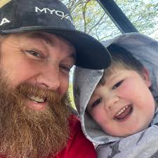 Billy Bob loves Charlene,” was spray-painted in green