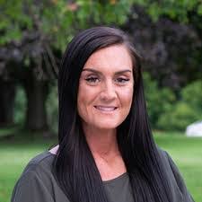 Kelly Weidman's Instagram, Twitter & Facebook