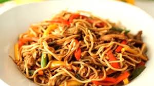 Hakka noodles use of blanched thick egg noodles and just minced pork topping not only makes the dish delicious but. How To Make Chicken Hakka Noodles Recipe Newshotest