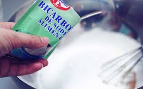 În articolul de azi dorim să îți prezentăm câteva remedii naturiste pentru balonarea abdominală. Foto Ce Minuni Face Banalul Bicarbonat Cel Mai Ieftin Remediu Pentru Balonare Poate Fi Si Un Deodorant Invincibil