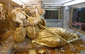 Rosalia nel cui altare, entro una fastosa urna d'argento. Santa Rosalia Palermo
