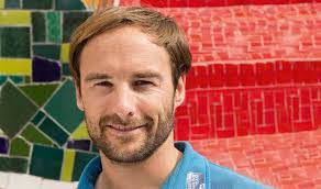 Elliot Willis's Instagram, Twitter & Facebook