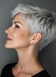 Who is a good hair stylist for women's pixie cuts in Findlay, Ohio?