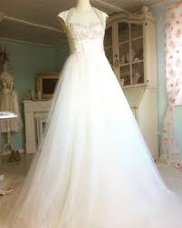 Ein Traumhaftes Brautdirndlkleid Von Tian Van Tastique Vintage Weddingdress Brautdirndl Hochzeitsdirndl Brautkl Wedding Dresses Dresses Sleeveless Wedding