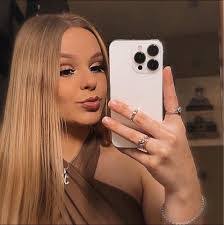 Kendra Scruggs's Instagram, Twitter & Facebook