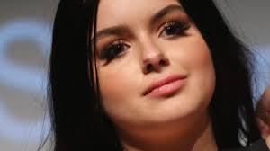 Nezmohol sa ani na slovo! Herecká hviezdička Ariel Winter prekvapila svojho  priateľa takýmto outfitom