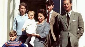 A rainha elizabeth visitou algumas das jovens vítimas da explosão em manchester em um hospital a rainha elizabeth conversou com pacientes no hospital infantil real de manchester, onde 19. Aventuras Na Historia Relacionamentos Distantes E Instinto Protetor A Vida Intima De Elizabeth Ii