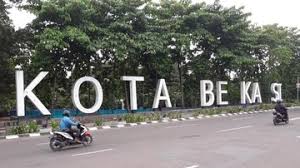 It lies at an elevation of 870 feet (265 metres) above sea level in the foothills of mounts gede and salak satu, about 25 miles (40 km) south of jakarta. Bekasi Tak Mau Join Bogor Pilih Jadi Jakarta Tenggara