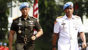 Am hendropriyono dituding melobi presiden joko widodo (jokowi) agar menantunya jenderal andika perkasa bisa menjadi panglima tni. Panglima Tni Angkat Menantu Hendropriyono Menjadi Pangkostrad Nasional Tempo Co