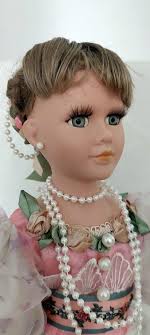 Edithanna a Beautiful Young Debutante, Vintage Porcelain, Gift Ready Spa  Cleaned and Ready to Socialise With Other Vintage Dolls !