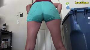 Cute Girls Desperate to Pee Wetting her Pants Jeans 2021 - Pornhub.com