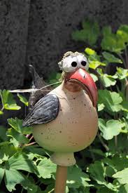 Spaziergang Durch Den Keramikgarten Gartenkeramik Keramikschussel Keramik Vogel