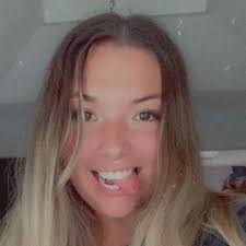 Kristina Starr's Instagram, Twitter & Facebook