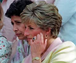 Princess diana became lady diana spencer after her father inherited the title of earl spencer in 1975. Princess Diana S Engagement Ring Was Given To Prince Harry This Is How It Ended Up With Kate Middleton