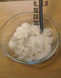 Schnee aus rasierschaum und speisestärke. Mamamisas Welt Experimente Mit Schnee Und Eis Schnee Eis Experiment Marchen Basteln