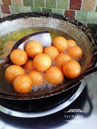 Video kali ini saya kongsikan cara mudah membuat cucur manis yang viral suatu. Resepi Cucur Nampak Kembong Dan Bulat Cantik