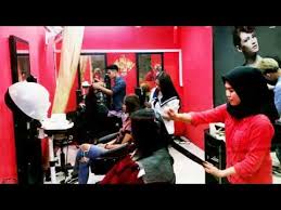 It is primarily a residential area, established in the early 1990s. Suzee Salon Gunting Rambut Muslimah Ampang Youtube
