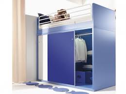 Mobiletto da entrata con una porta con specchio liscio, una porta legno e quattro cassetti di cui due realizzati con frontale a doppia cornice. Letto A Castello Line Con Sotto L Armadio Cameretteweb