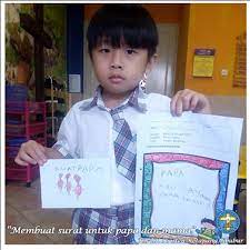 Kak nurul ihsan adalah founder, pemilik, admin, dan kreator www.ebookanak.com yang sudah berkarya sejak puluhan tahun silam dengan lebih dari 500 buku anak & pendidikan dengan berperan sebagai konseptor, penulis, ilustrator, komikus, dan desainer buku anak yang terus tetap konsisten dan produktif berkarya sejak 1999 hingga sekarang bersama tim kreatif di cbm studio bandung. Kegiatan Menulis Surat Buat Mama Dan Papa Di Tk Kristen Ketapang Cibubur Sekolah Kristen Ketapang