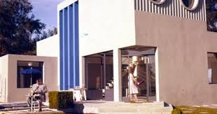 Court Extrait Qui Vous Montre La Reconstitution En Studio De La Villa Arpel Maison Du Film Mon Oncle De Jacqu Architecture Jacques Tati Architecture Building