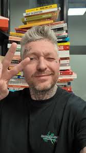 𝗠𝘂𝘇𝗶𝗸𝗮𝗻𝘁𝗲𝗻𝗰𝗮𝗳𝗲: Branding met Noah Smits, ‘Content’. Een woord  dat veel artiesten nog afschrikt, terwijl dat juist dé sleutel is tot het  opbouwen van een sterke fanbase. 🚀, Mediastrateeg Noah Smits ...