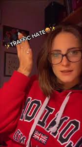 TRAFFIC-HATE🤬. La nueva sección para quejarnos de lo que más nos molesta  en la carretera🚘 ¿Quién te molesta más 💨 🐢 ⬅️➡️? #humor #traffic #parati