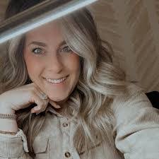 Lauren Colegrove's Instagram, Twitter & Facebook